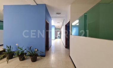 Local Comercial con oficinas y bodega en Colonia Chulavista Puebla