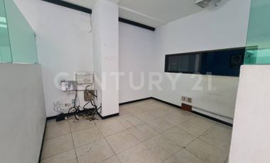 Local Comercial con oficinas y bodega en Colonia Chulavista Puebla