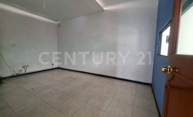 Local Comercial con oficinas y bodega en Colonia Chulavista Puebla