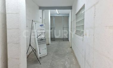 Local Comercial con oficinas y bodega en Colonia Chulavista Puebla