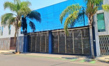Local Comercial con oficinas y bodega en Colonia Chulavista Puebla