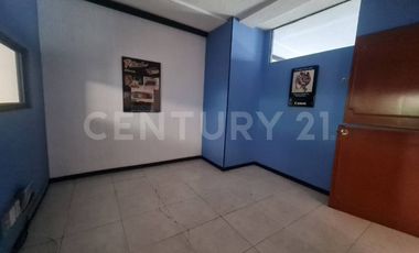 Local Comercial con oficinas y bodega en Colonia Chulavista Puebla