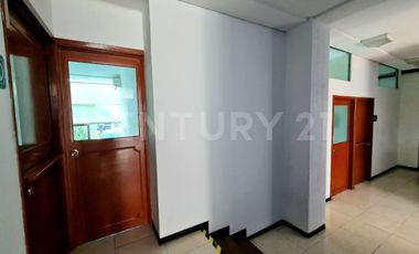 Local Comercial con oficinas y bodega en Colonia Chulavista Puebla