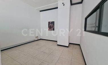 Local Comercial con oficinas y bodega en Colonia Chulavista Puebla