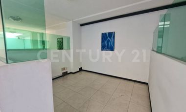 Local Comercial con oficinas y bodega en Colonia Chulavista Puebla