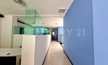 Local Comercial con oficinas y bodega en Colonia Chulavista Puebla