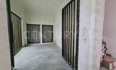 Local Comercial con oficinas y bodega en Colonia Chulavista Puebla