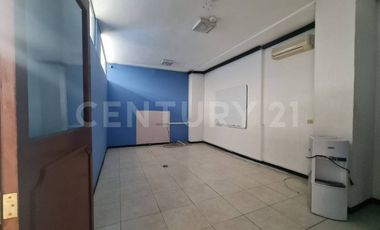 Local Comercial con oficinas y bodega en Colonia Chulavista Puebla