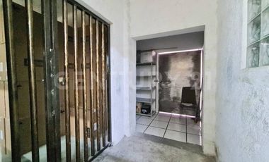 Local Comercial con oficinas y bodega en Colonia Chulavista Puebla