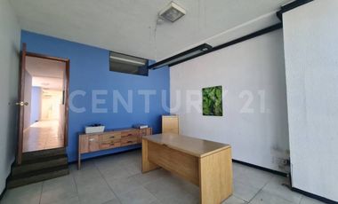 Local Comercial con oficinas y bodega en Colonia Chulavista Puebla
