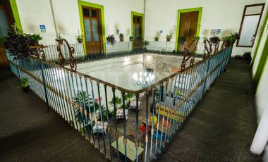 HOTEL EN VENTA CON LOCALES COMERCIALES, PARA INVERSIONISTAS!!! ZONA CENTRO!!!