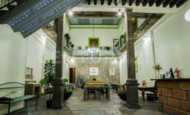 HOTEL EN VENTA CON LOCALES COMERCIALES, PARA INVERSIONISTAS!!! ZONA CENTRO!!!