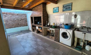 CASA ESQUINA. AMOBLADA. APTA CRÉDITO, CHIMBAS.