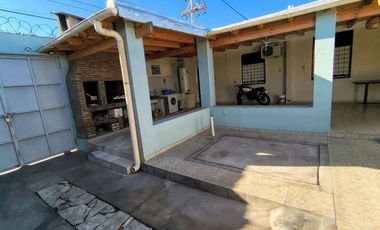 CASA ESQUINA. AMOBLADA. APTA CRÉDITO, CHIMBAS.