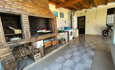 CASA ESQUINA. AMOBLADA. APTA CRÉDITO, CHIMBAS.