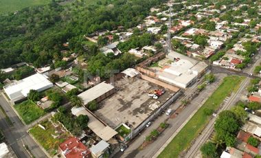 Terreno en Renta con Bodega en Armería