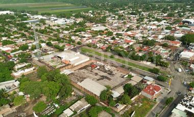 Terreno en Renta con Bodega en Armería