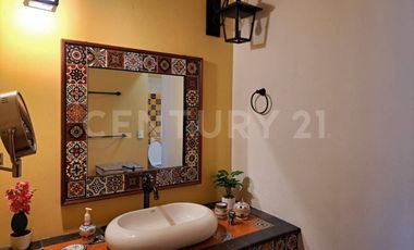 CASA EN VENTA, AMPLIA ESTILO COLIMOTA , ACABADOS ACABADOS EN MADERA DE LUJO