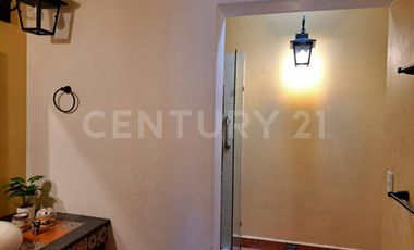 CASA EN VENTA, AMPLIA ESTILO COLIMOTA , ACABADOS ACABADOS EN MADERA DE LUJO