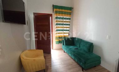 CASA EN VENTA, AMPLIA ESTILO COLIMOTA , ACABADOS ACABADOS EN MADERA DE LUJO