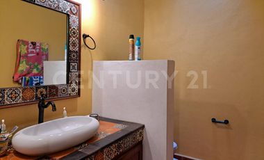 CASA EN VENTA, AMPLIA ESTILO COLIMOTA , ACABADOS ACABADOS EN MADERA DE LUJO