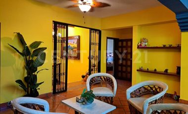 CASA EN VENTA, AMPLIA ESTILO COLIMOTA , ACABADOS ACABADOS EN MADERA DE LUJO