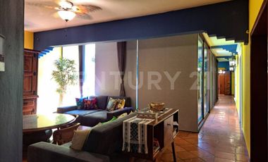 CASA EN VENTA, AMPLIA ESTILO COLIMOTA , ACABADOS ACABADOS EN MADERA DE LUJO