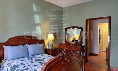 CASA EN VENTA, AMPLIA ESTILO COLIMOTA , ACABADOS ACABADOS EN MADERA DE LUJO