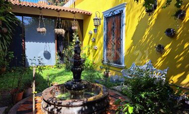 CASA EN VENTA, AMPLIA ESTILO COLIMOTA , ACABADOS ACABADOS EN MADERA DE LUJO