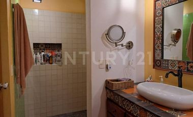 CASA EN VENTA, AMPLIA ESTILO COLIMOTA , ACABADOS ACABADOS EN MADERA DE LUJO