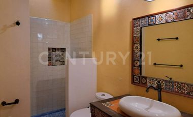 CASA EN VENTA, AMPLIA ESTILO COLIMOTA , ACABADOS ACABADOS EN MADERA DE LUJO