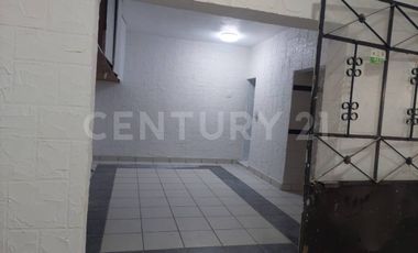 En venta ubicada en Av. Moleros
