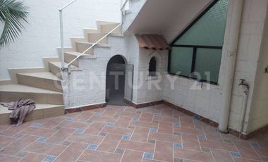 En venta ubicada en Av. Moleros