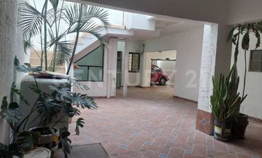 En venta ubicada en Av. Moleros
