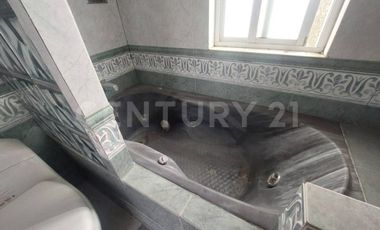 En venta ubicada en Av. Moleros