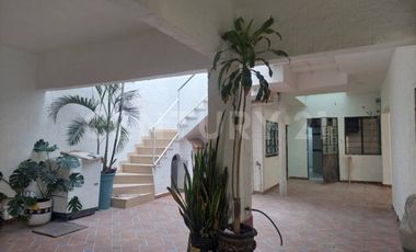 En venta ubicada en Av. Moleros