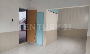 En venta ubicada en Av. Moleros