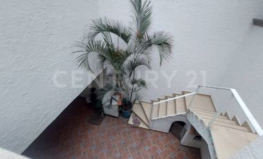 En venta ubicada en Av. Moleros