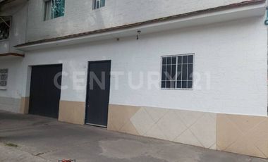 En venta ubicada en Av. Moleros