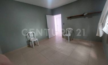 En venta ubicada en Av. Moleros