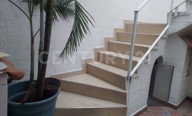 En venta ubicada en Av. Moleros