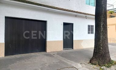 En venta ubicada en Av. Moleros