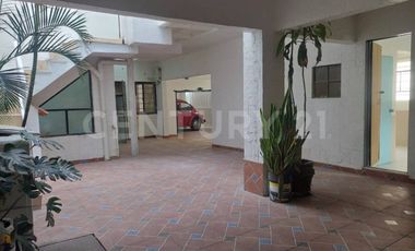En venta ubicada en Av. Moleros