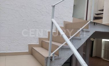 En venta ubicada en Av. Moleros