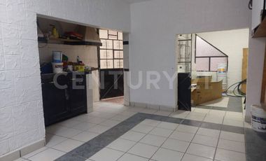 En venta ubicada en Av. Moleros