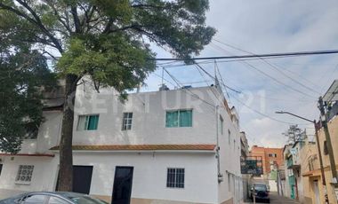 En venta ubicada en Av. Moleros