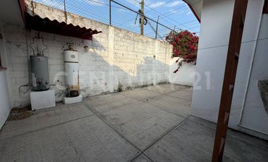 Casa en Venta - en Barrio de Jesús Tlatempa - Cerca del Colegio Intercanadiense