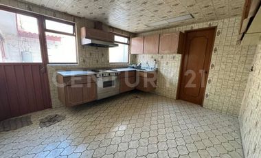 Casa en Venta - en Barrio de Jesús Tlatempa - Cerca del Colegio Intercanadiense