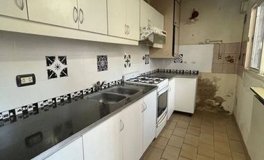 Casa en alquiler en Lomas de Zamora sin expensas