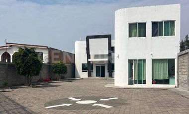 Edificio Comercial en Venta sobre Av. Universidad, SJR | (Oficinas/Consultorios)